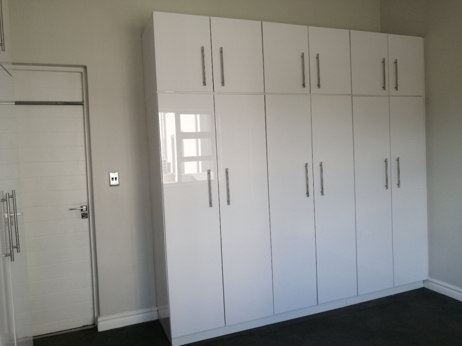 To Let 2 Bedroom Property for Rent in Waterfall Gauteng