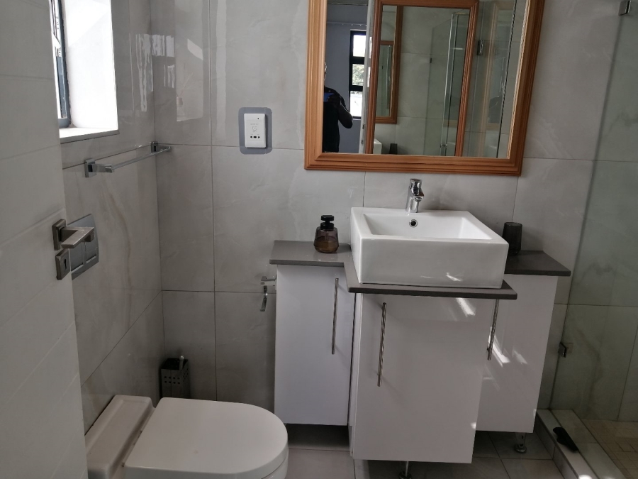 To Let 2 Bedroom Property for Rent in Waterfall Gauteng