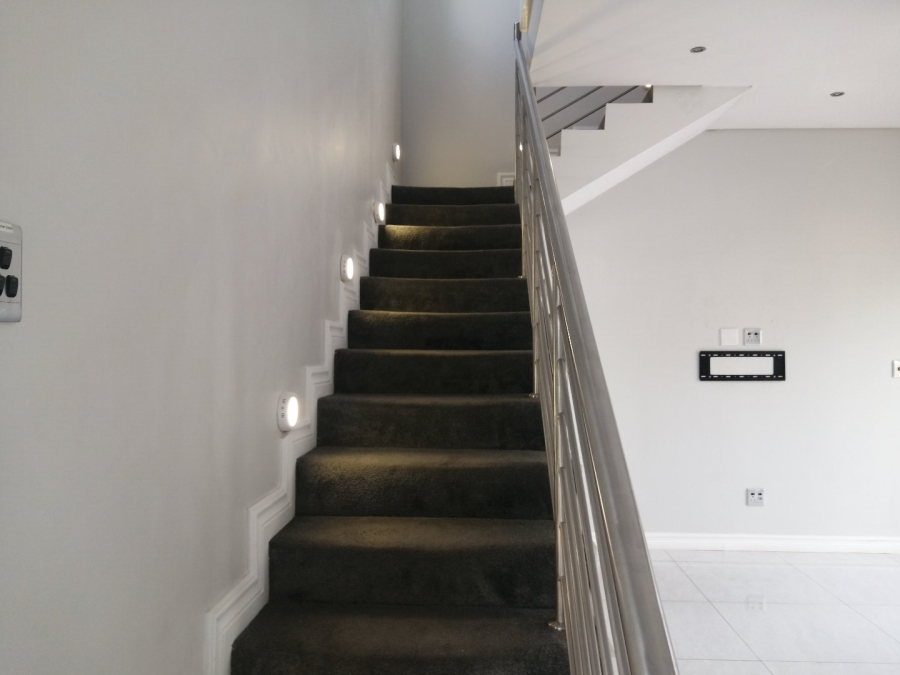 To Let 2 Bedroom Property for Rent in Waterfall Gauteng