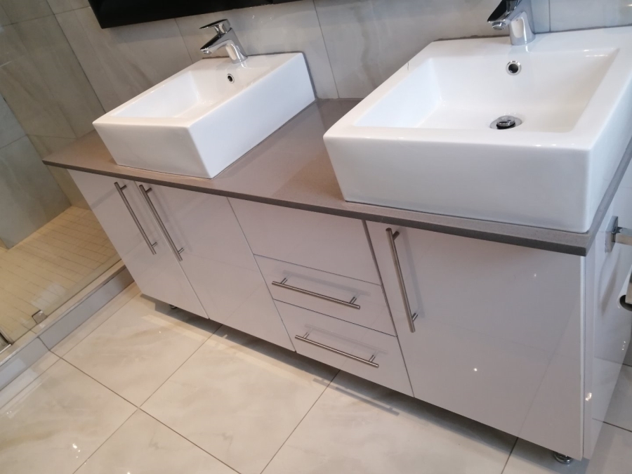 To Let 2 Bedroom Property for Rent in Waterfall Gauteng