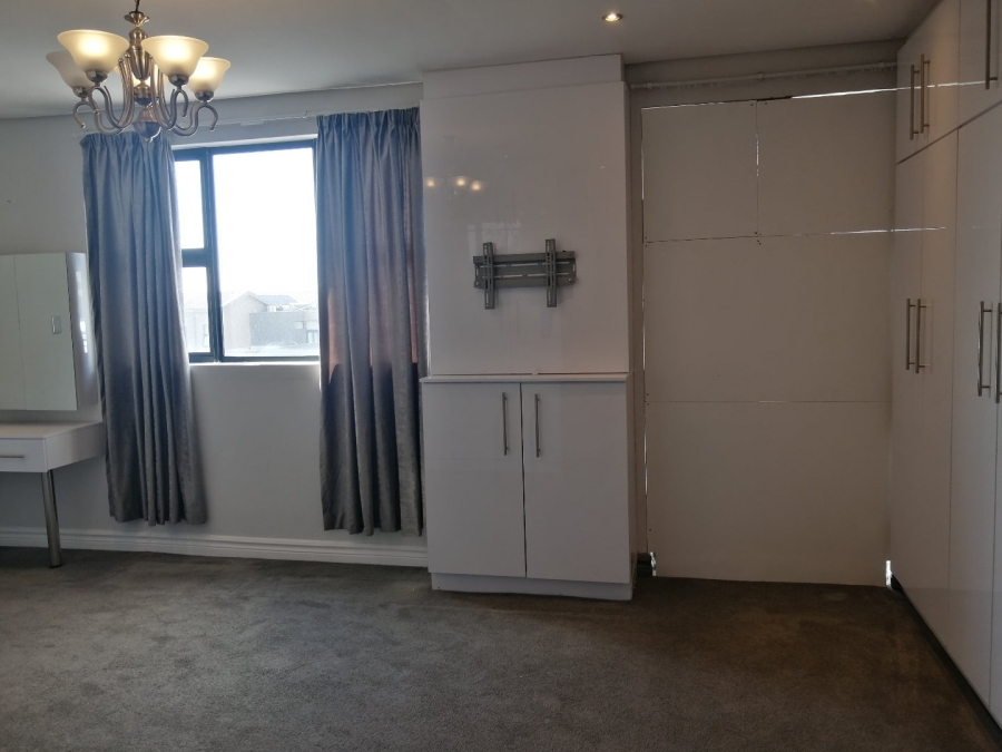 To Let 2 Bedroom Property for Rent in Waterfall Gauteng