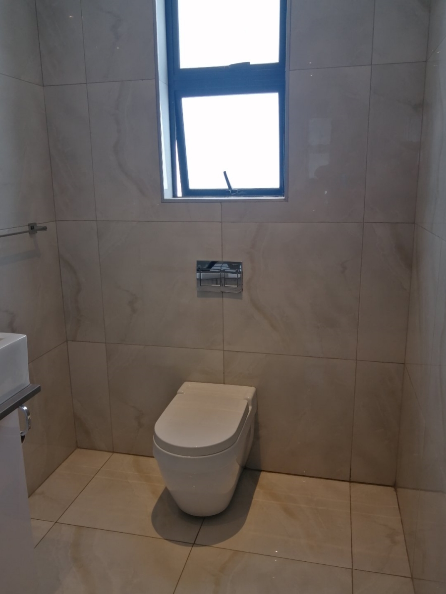 To Let 2 Bedroom Property for Rent in Waterfall Gauteng