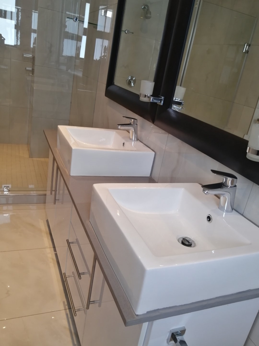 To Let 2 Bedroom Property for Rent in Waterfall Gauteng