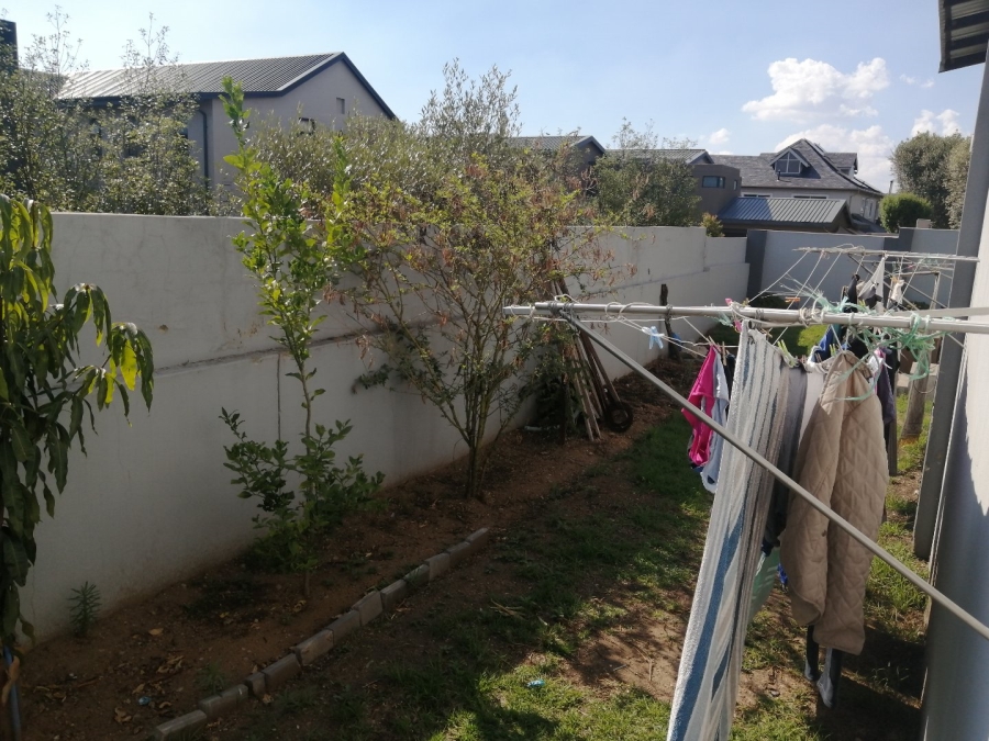 To Let 2 Bedroom Property for Rent in Waterfall Gauteng