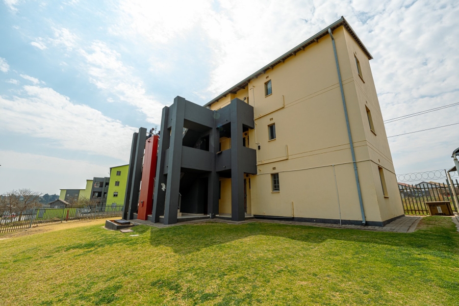 2 Bedroom Property for Sale in Fleurhof Gauteng