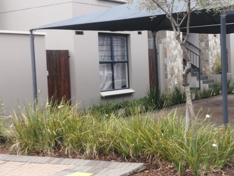 To Let 2 Bedroom Property for Rent in Waterfall Gauteng