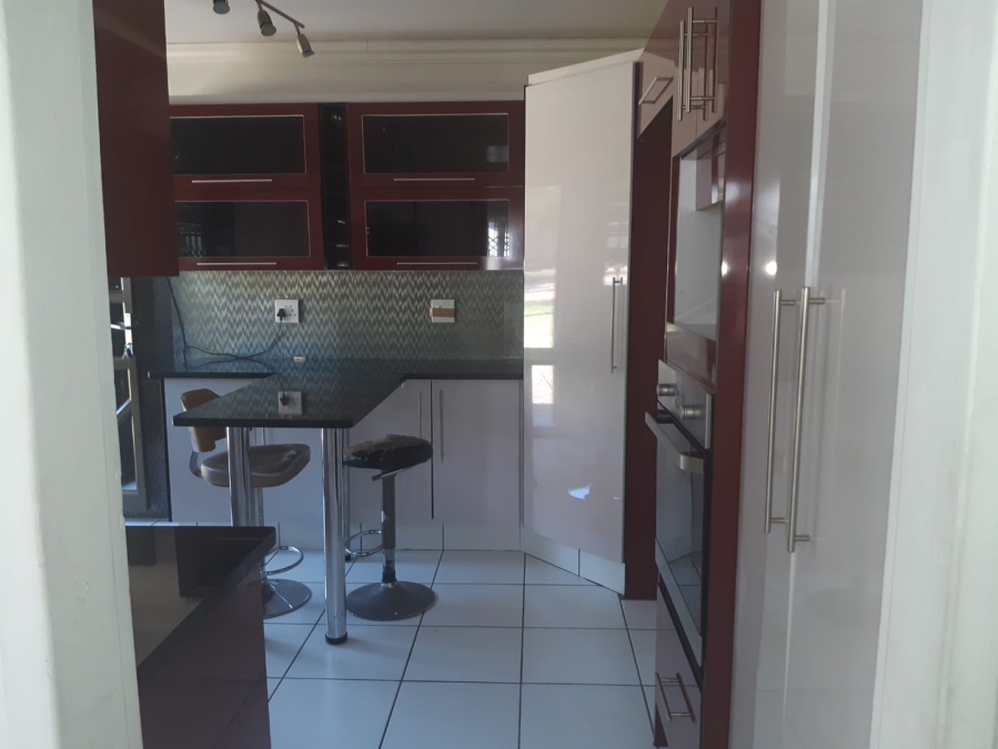 4 Bedroom Property for Sale in Mondeor Gauteng