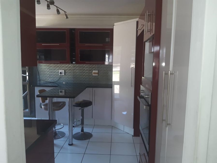 4 Bedroom Property for Sale in Mondeor Gauteng