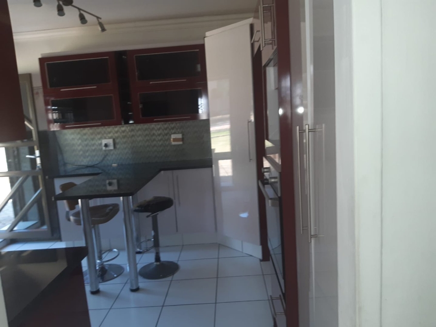 4 Bedroom Property for Sale in Mondeor Gauteng