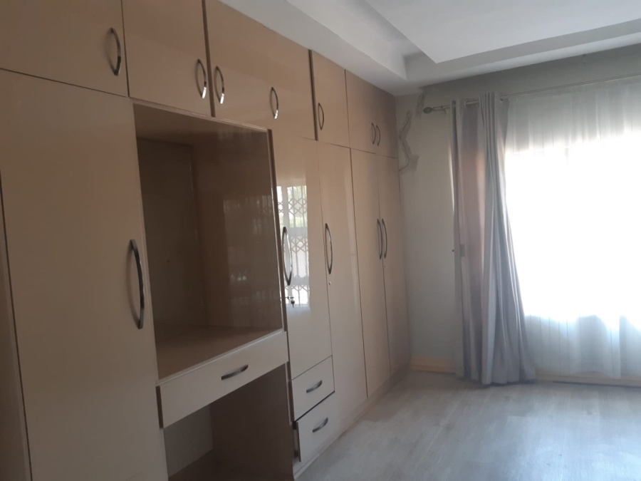 4 Bedroom Property for Sale in Mondeor Gauteng