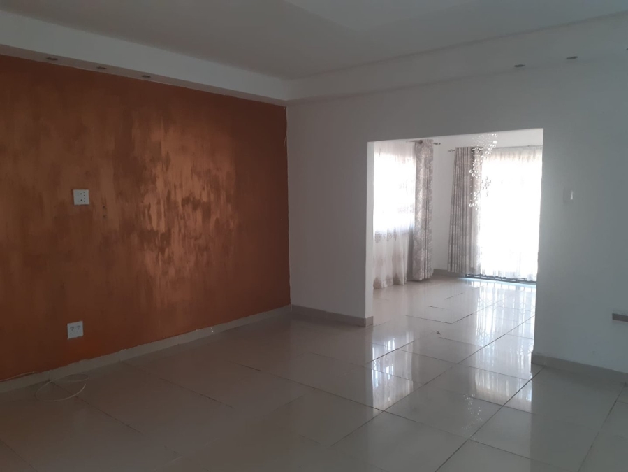 4 Bedroom Property for Sale in Mondeor Gauteng