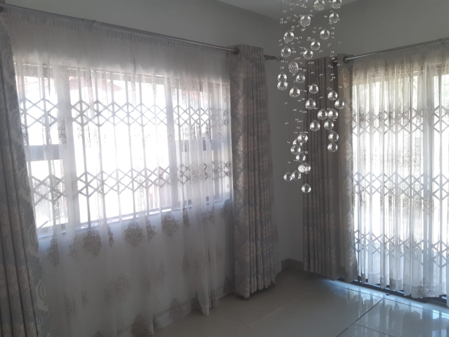 4 Bedroom Property for Sale in Mondeor Gauteng