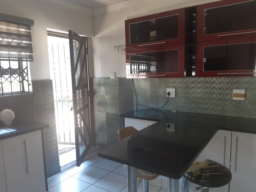 4 Bedroom Property for Sale in Mondeor Gauteng
