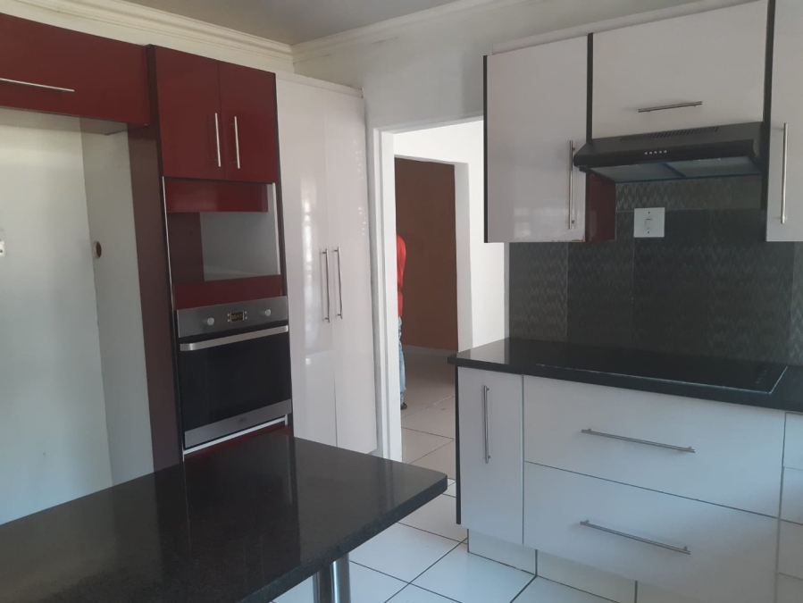 4 Bedroom Property for Sale in Mondeor Gauteng