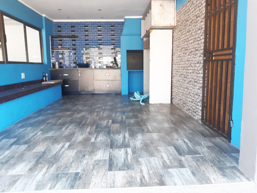 4 Bedroom Property for Sale in Mondeor Gauteng