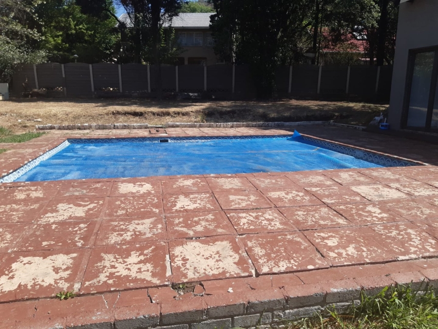 4 Bedroom Property for Sale in Mondeor Gauteng