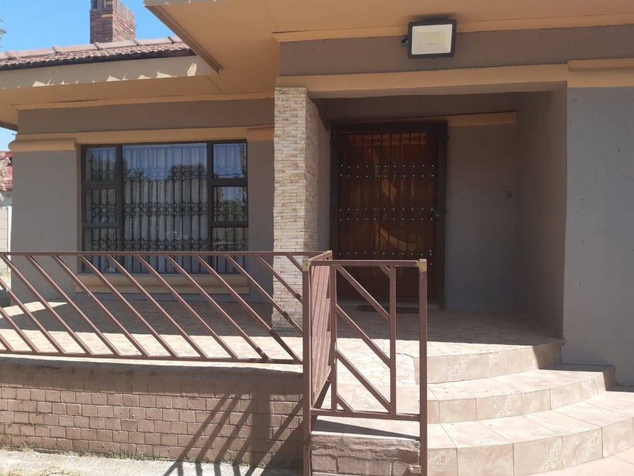 4 Bedroom Property for Sale in Mondeor Gauteng