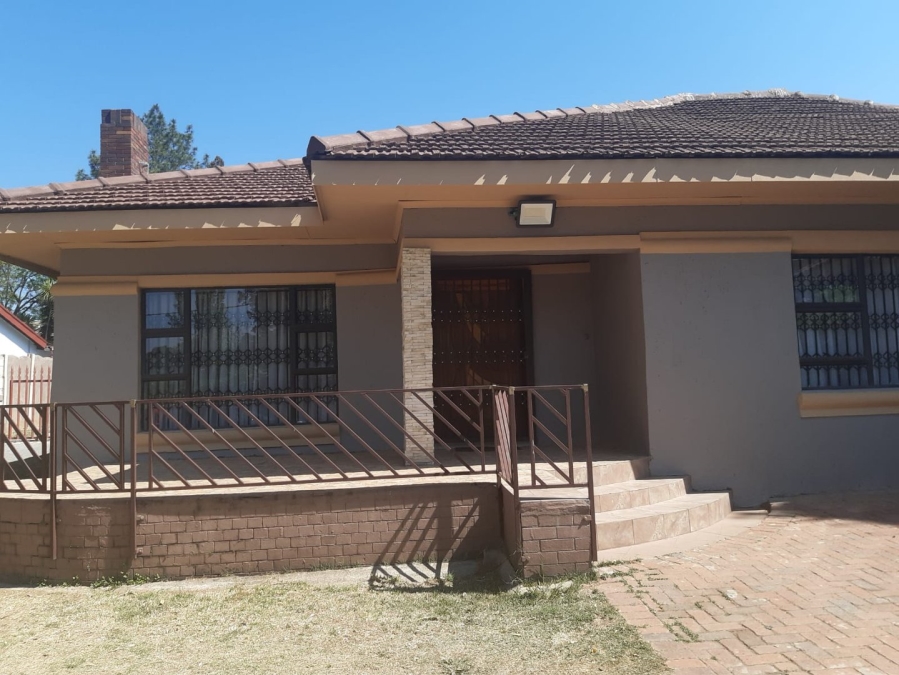 4 Bedroom Property for Sale in Mondeor Gauteng