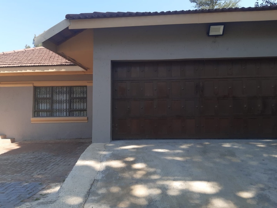 4 Bedroom Property for Sale in Mondeor Gauteng