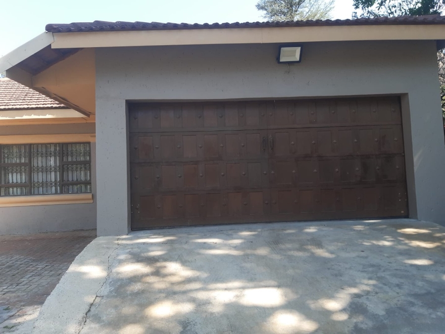 4 Bedroom Property for Sale in Mondeor Gauteng