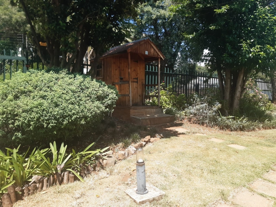4 Bedroom Property for Sale in Mondeor Gauteng