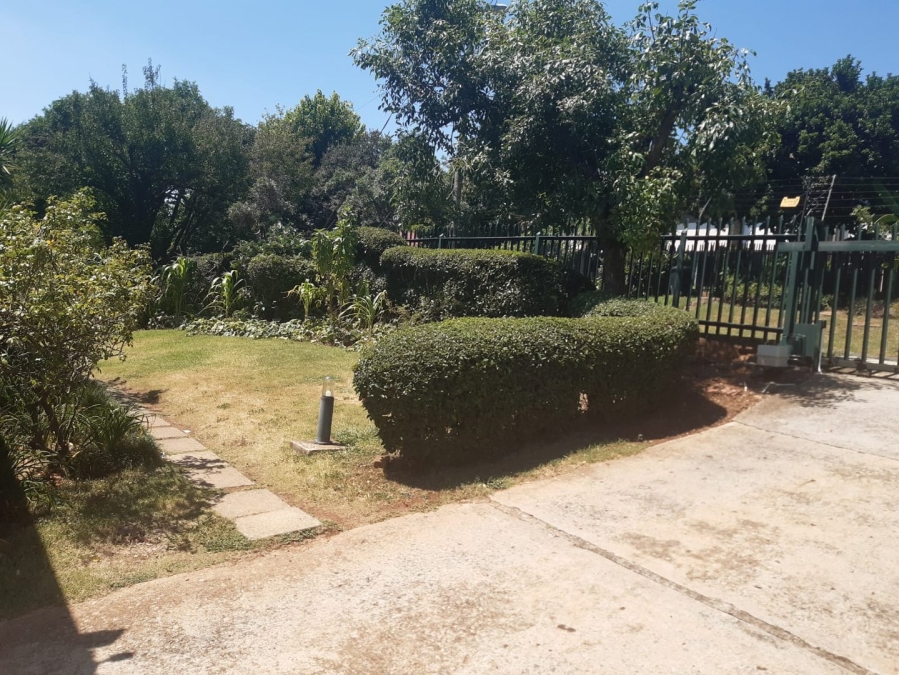 4 Bedroom Property for Sale in Mondeor Gauteng
