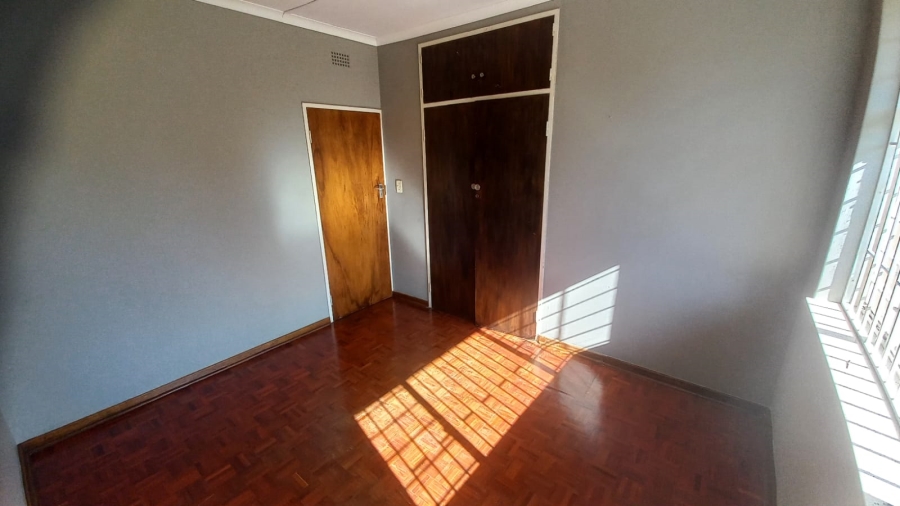 4 Bedroom Property for Sale in Mondeor Gauteng