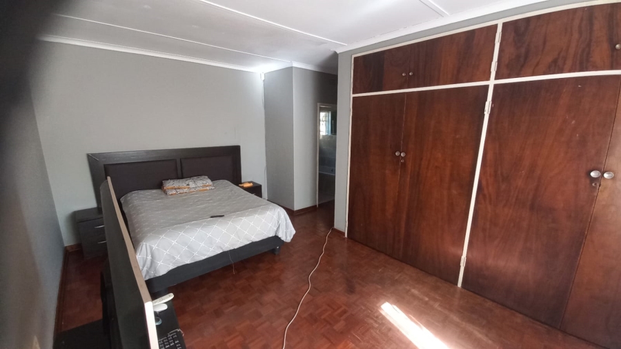4 Bedroom Property for Sale in Mondeor Gauteng