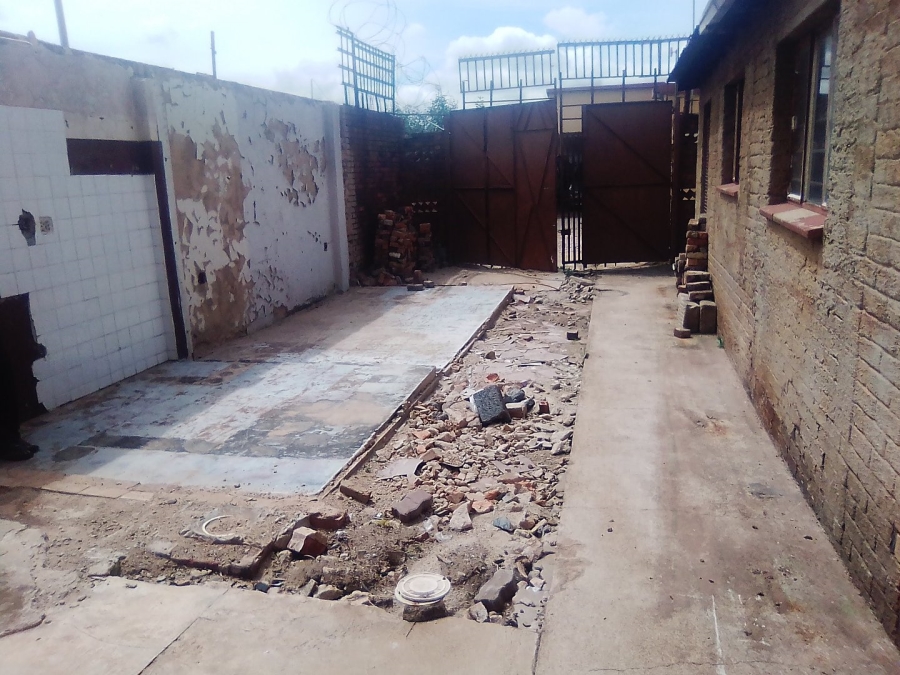 To Let Commercial Property for Rent in Mqantsa Gauteng