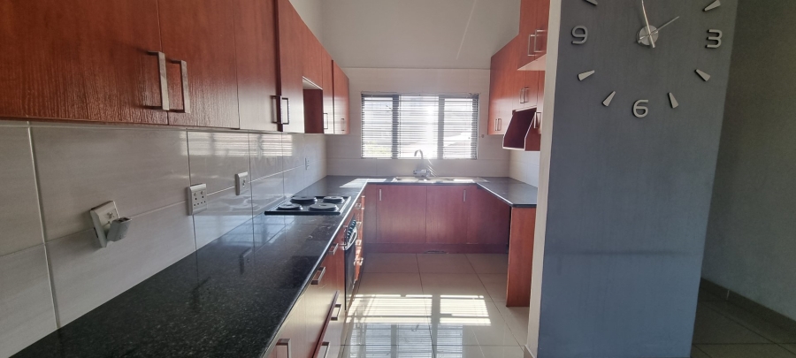 To Let 2 Bedroom Property for Rent in Ridgeway Gauteng