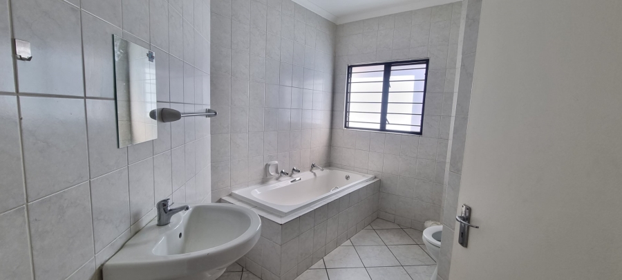 To Let 2 Bedroom Property for Rent in Ridgeway Gauteng