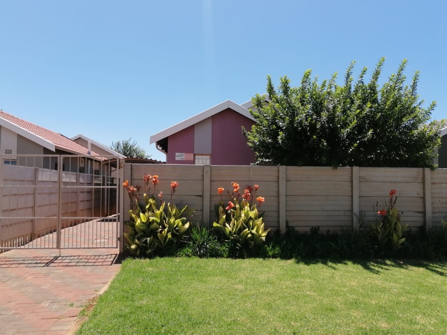 To Let 3 Bedroom Property for Rent in Sky City Gauteng