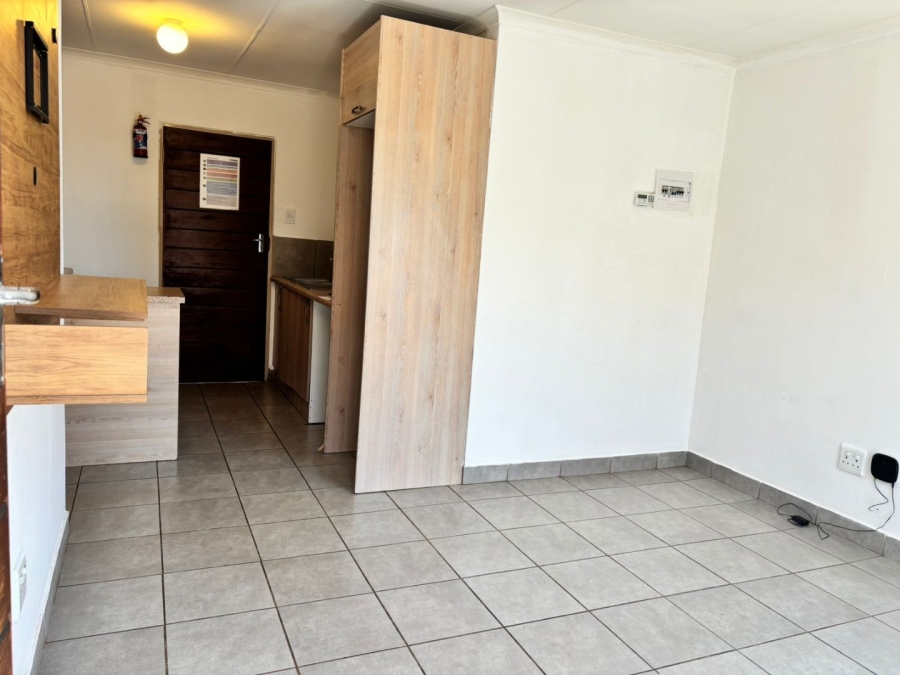 To Let 3 Bedroom Property for Rent in Sky City Gauteng