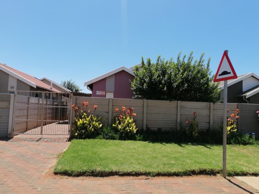 To Let 3 Bedroom Property for Rent in Sky City Gauteng