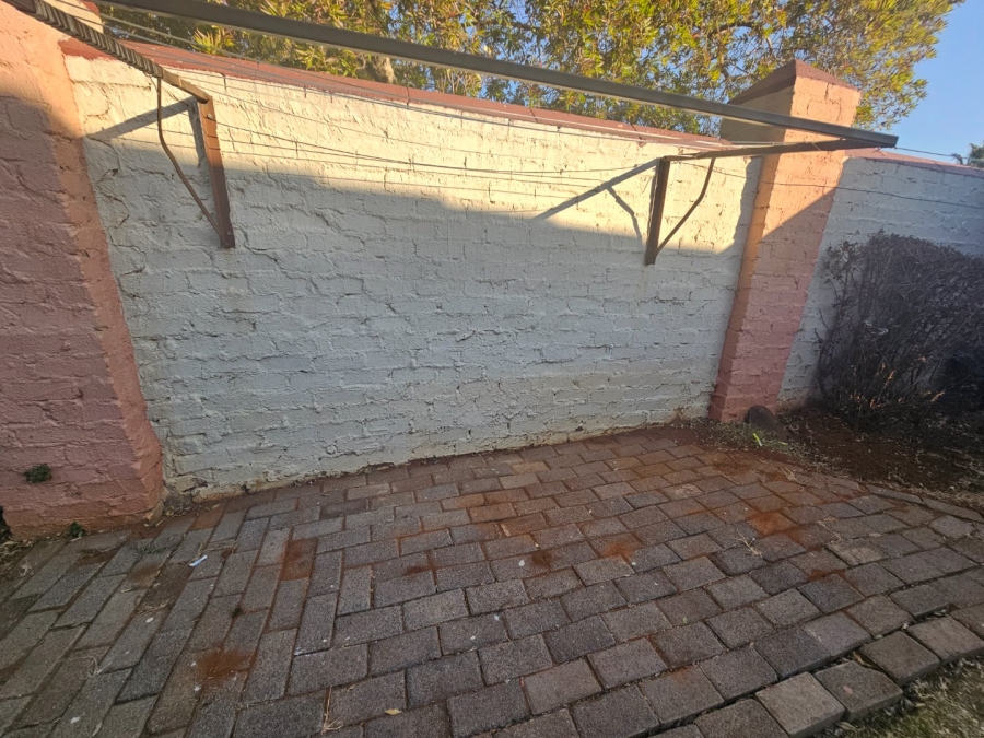 To Let 3 Bedroom Property for Rent in Heuwelsig Estate Gauteng