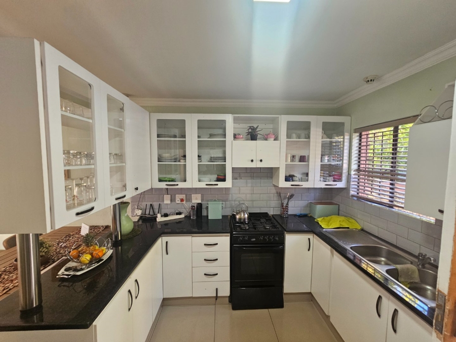 To Let 3 Bedroom Property for Rent in Heuwelsig Estate Gauteng