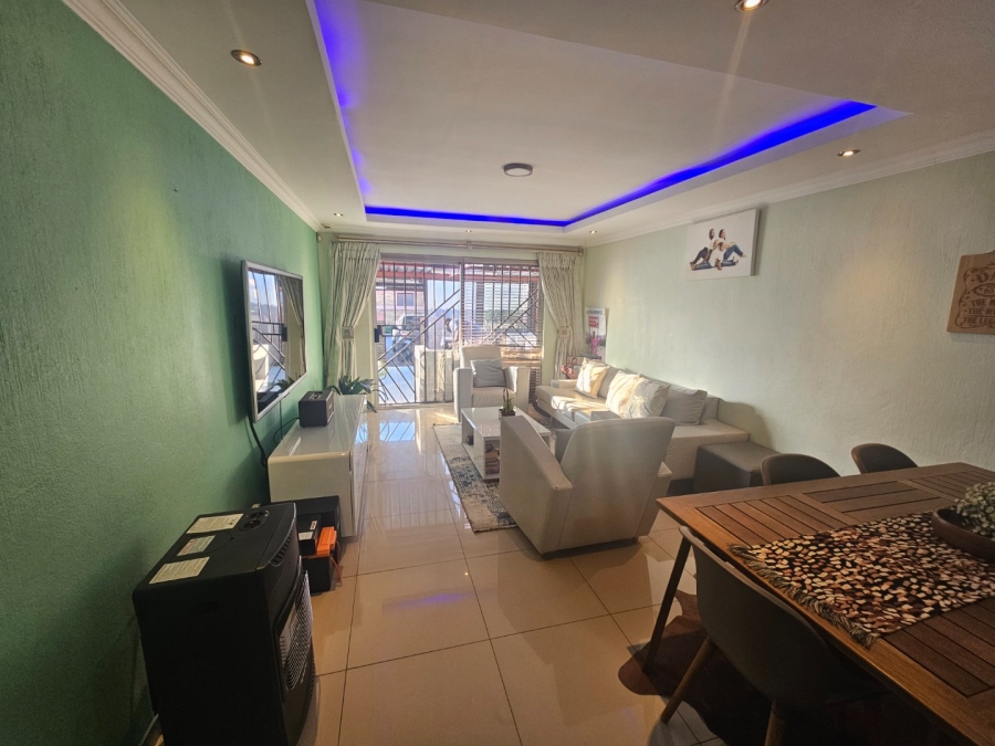 To Let 3 Bedroom Property for Rent in Heuwelsig Estate Gauteng