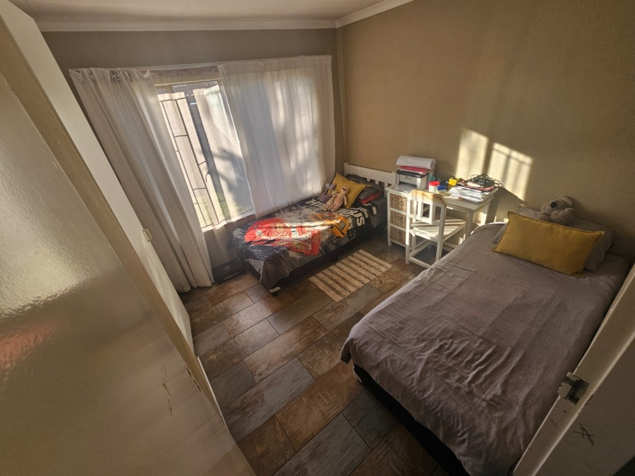 To Let 3 Bedroom Property for Rent in Heuwelsig Estate Gauteng