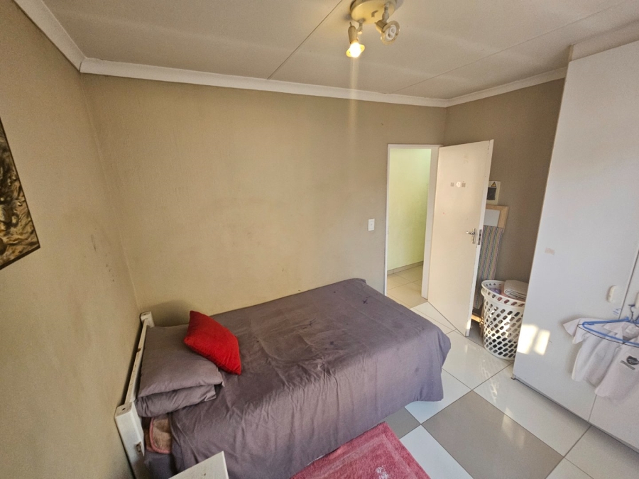 To Let 3 Bedroom Property for Rent in Heuwelsig Estate Gauteng