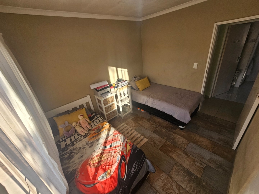 To Let 3 Bedroom Property for Rent in Heuwelsig Estate Gauteng