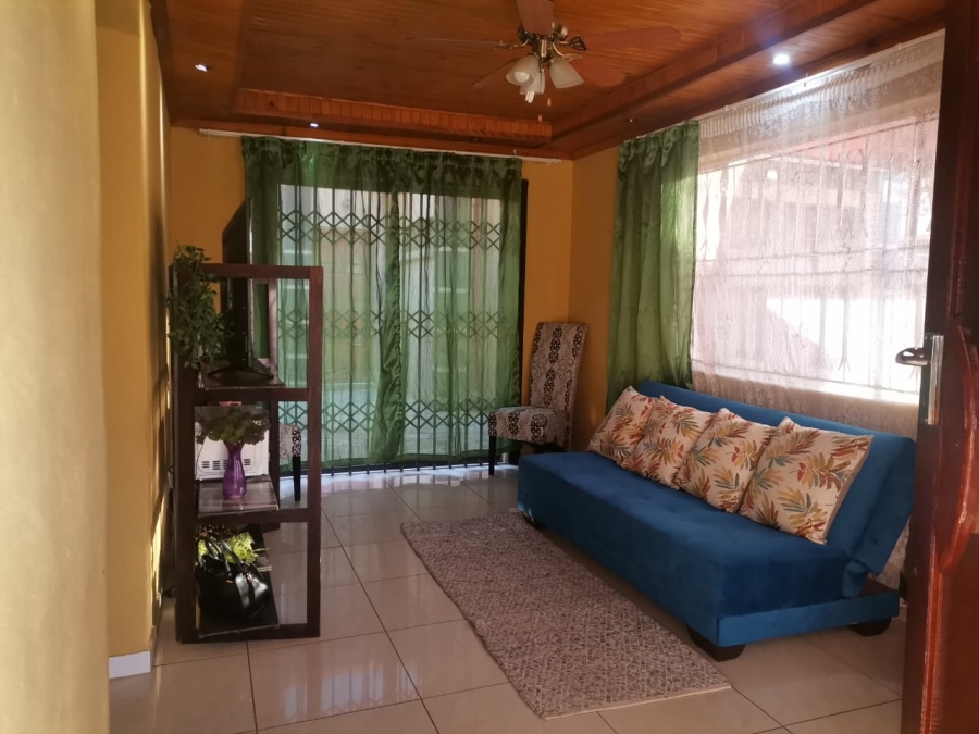 To Let  Bedroom Property for Rent in Clayville Gauteng