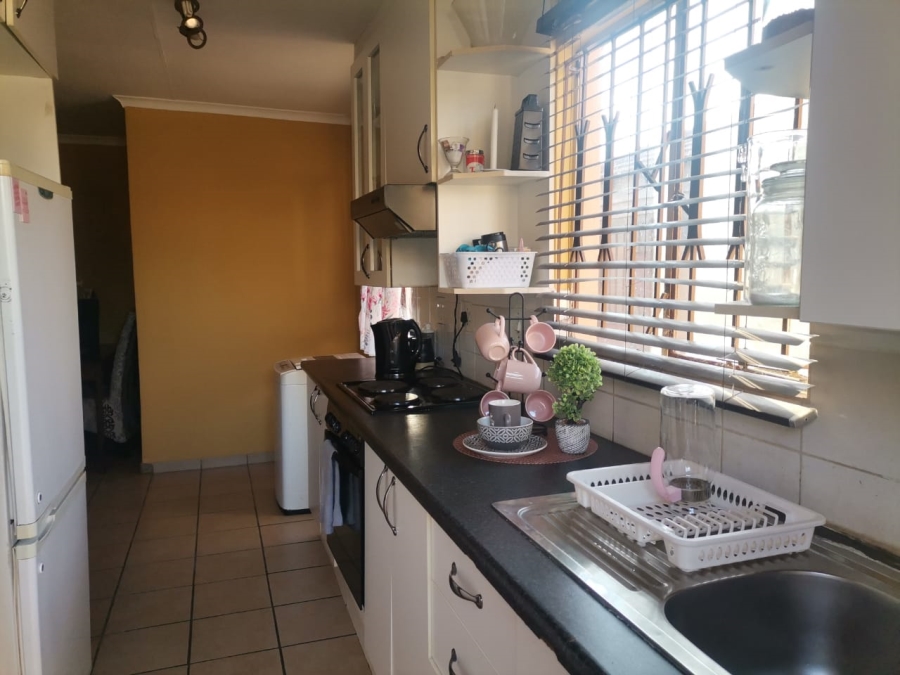To Let  Bedroom Property for Rent in Clayville Gauteng