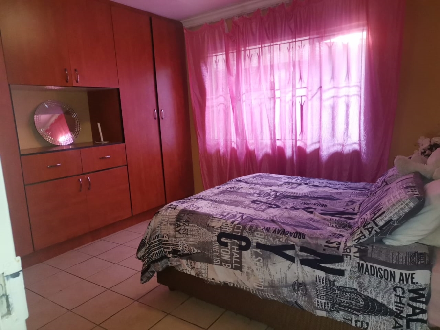 To Let  Bedroom Property for Rent in Clayville Gauteng