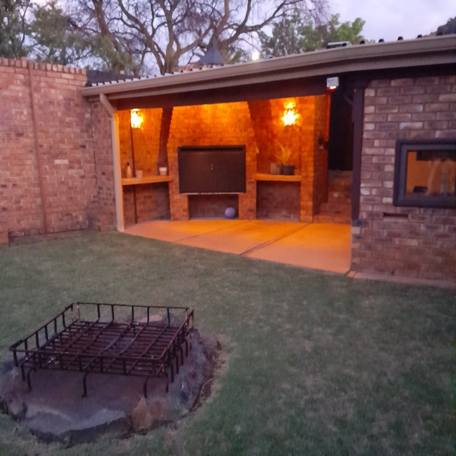 To Let 3 Bedroom Property for Rent in Mondeor Gauteng