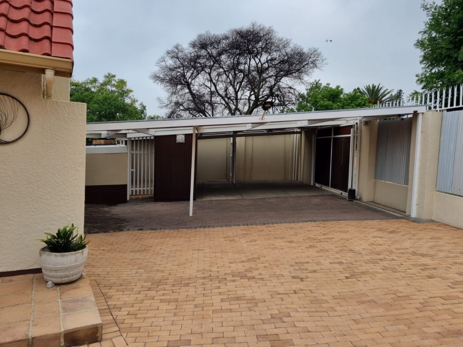 To Let 3 Bedroom Property for Rent in Mondeor Gauteng