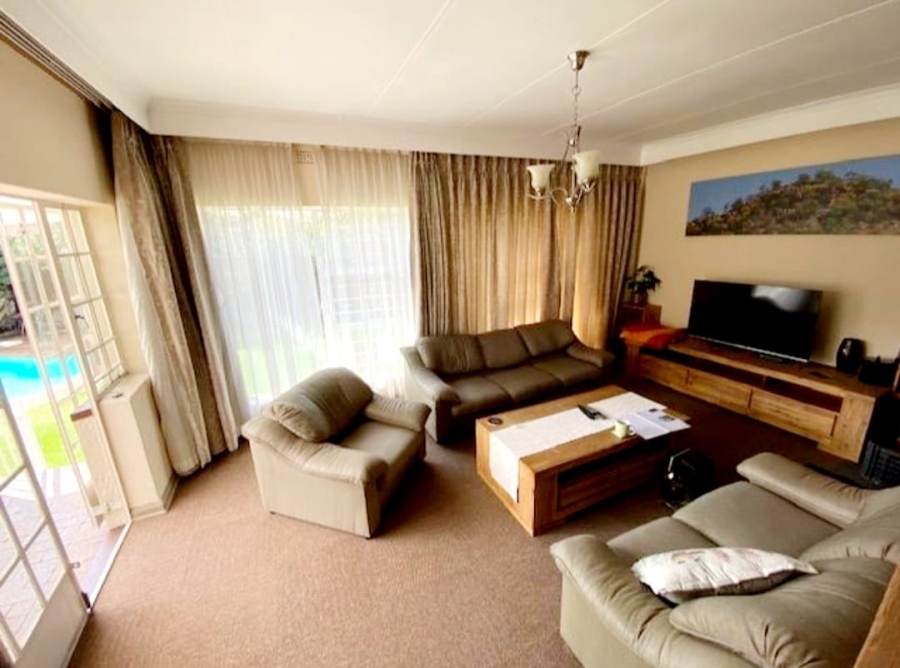 To Let 3 Bedroom Property for Rent in Mondeor Gauteng