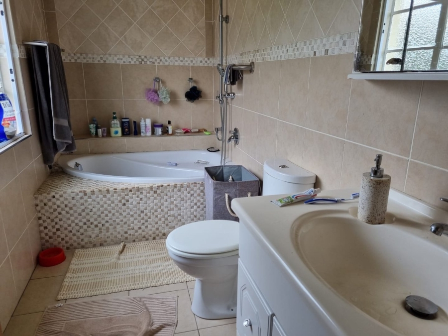 To Let 3 Bedroom Property for Rent in Mondeor Gauteng