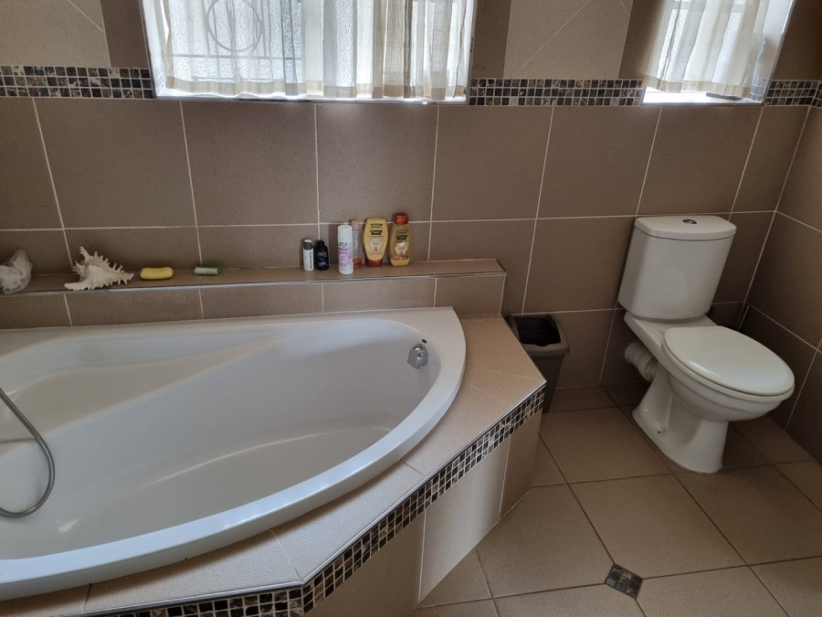 To Let 3 Bedroom Property for Rent in Mondeor Gauteng