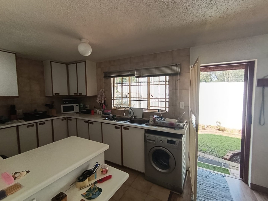 To Let 1 Bedroom Property for Rent in Highlands North Gauteng