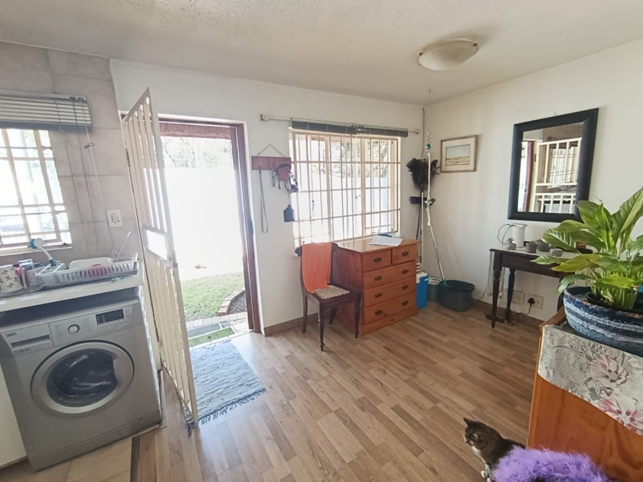 To Let 1 Bedroom Property for Rent in Highlands North Gauteng
